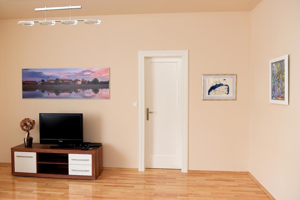 Apartman Cesaric Ösek Dış mekan fotoğraf