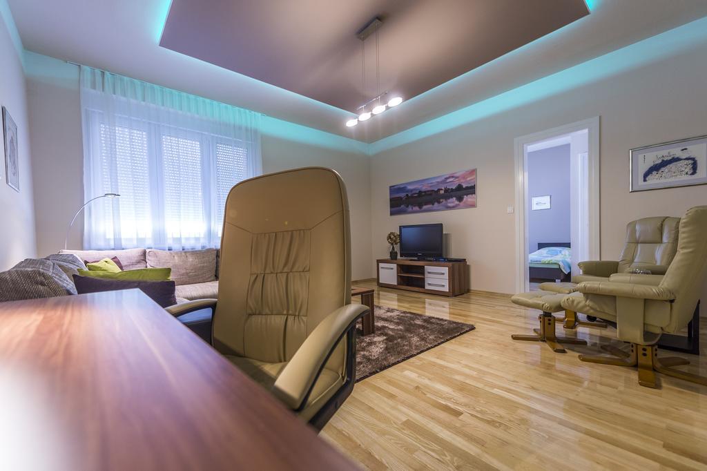Apartman Cesaric Ösek Dış mekan fotoğraf
